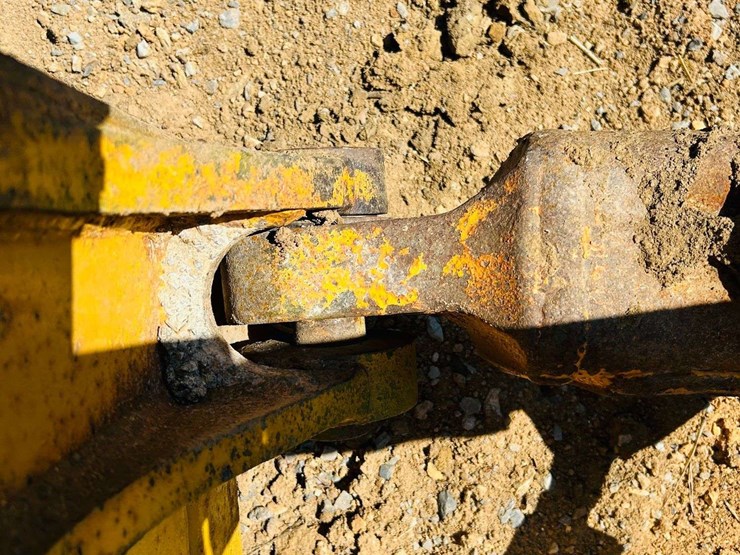 2023-komatsu-d65px-18-image-30