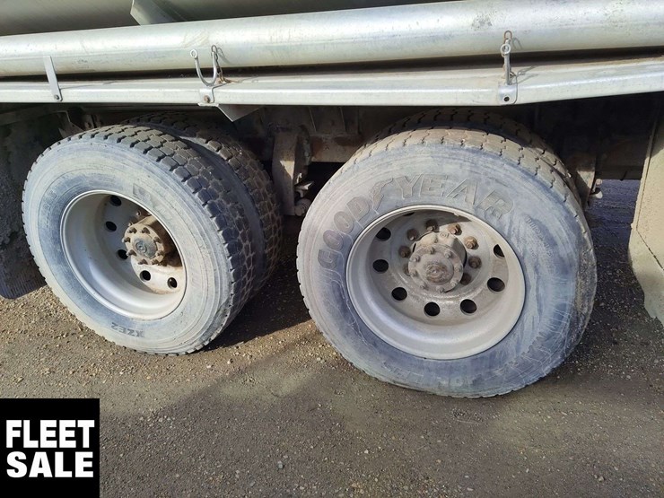 1999-peterbilt-357-image-19