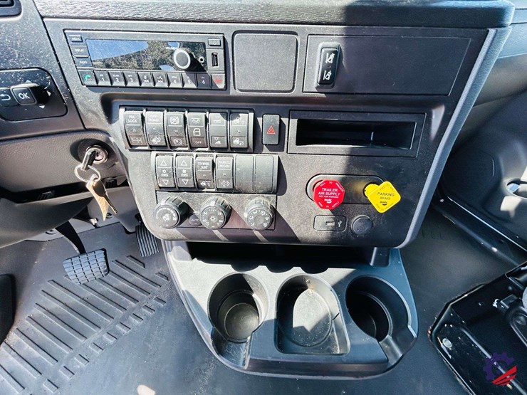 2024-international-lt62f-t/a-truck-tractor-image-108