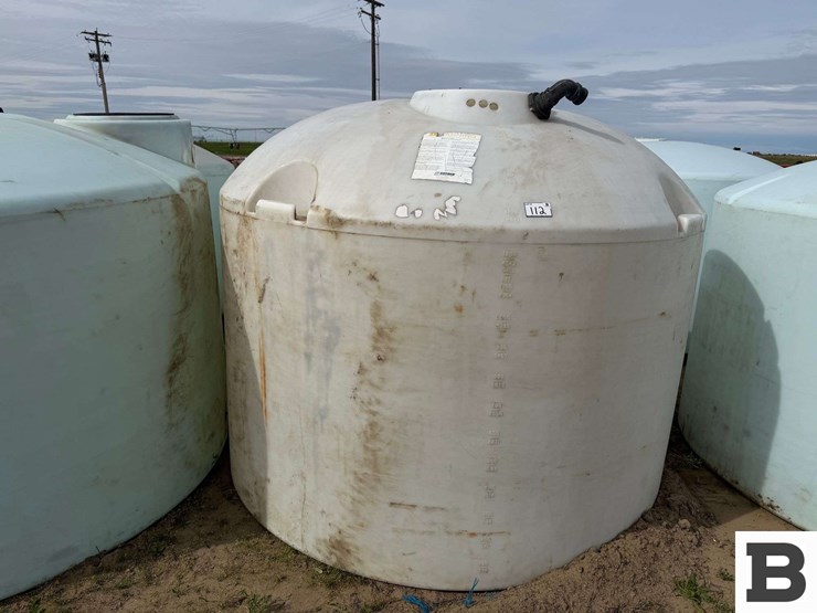 1550-gallon-round-poly-fertilizer-tank-image-1
