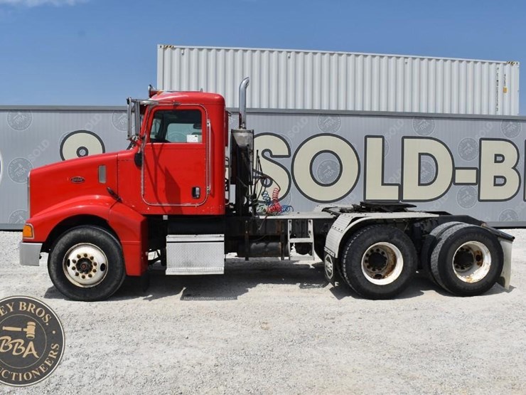 2005-peterbilt-385-image-3