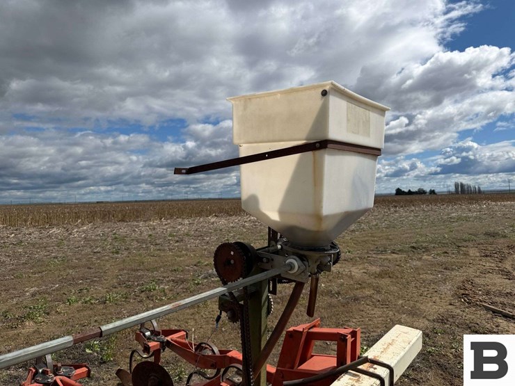 6-row-s-tine-cultivator-image-13