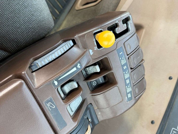 2004-john-deere-9520t-image-71