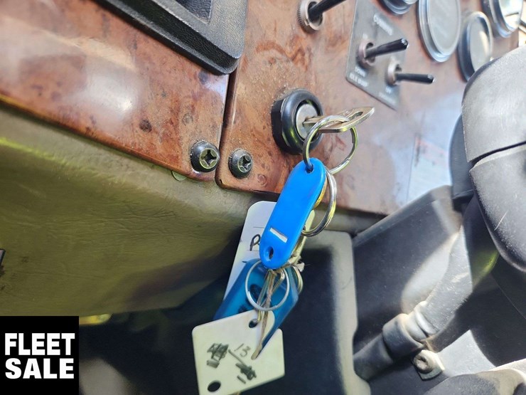 2004-peterbilt-330-image-18