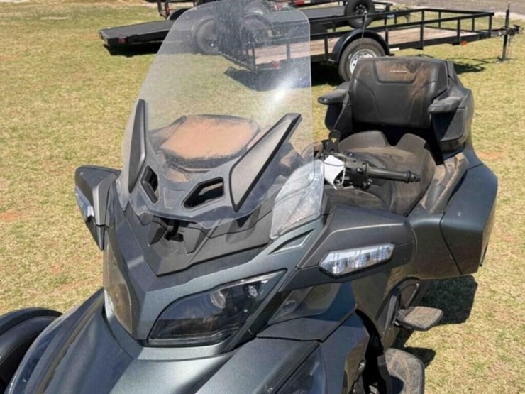 2018-can-am-spyder-rt-ltd-3-wheel-motorcycle-image-7