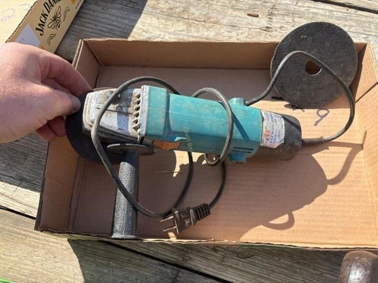 makita-grinder-image-2