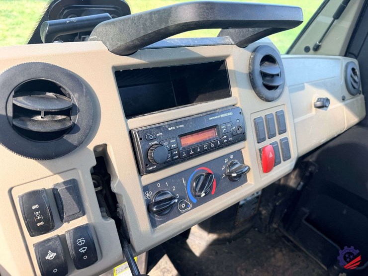 2024-john-deere-gator-xuv-835r-image-38