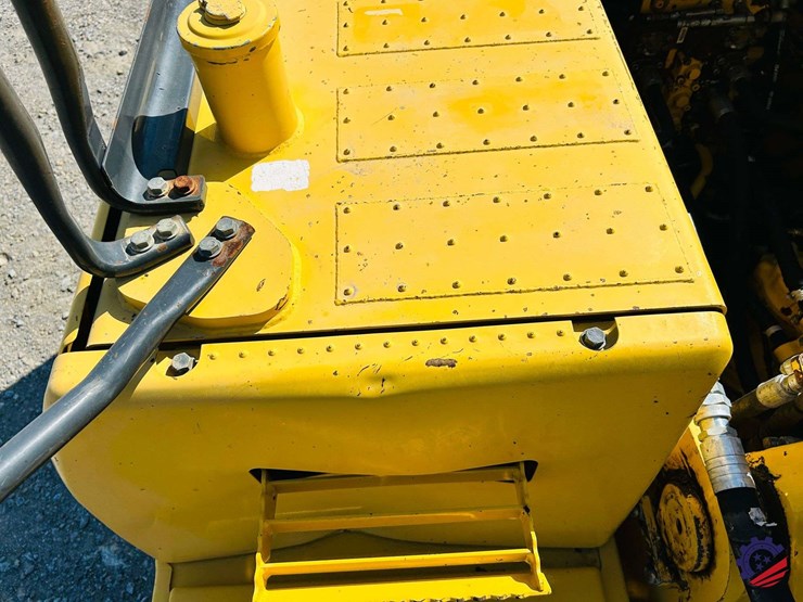 2015-komatsu-pc210-lc-image-33