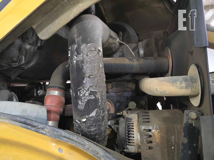 2012-caterpillar-cp56-image-24