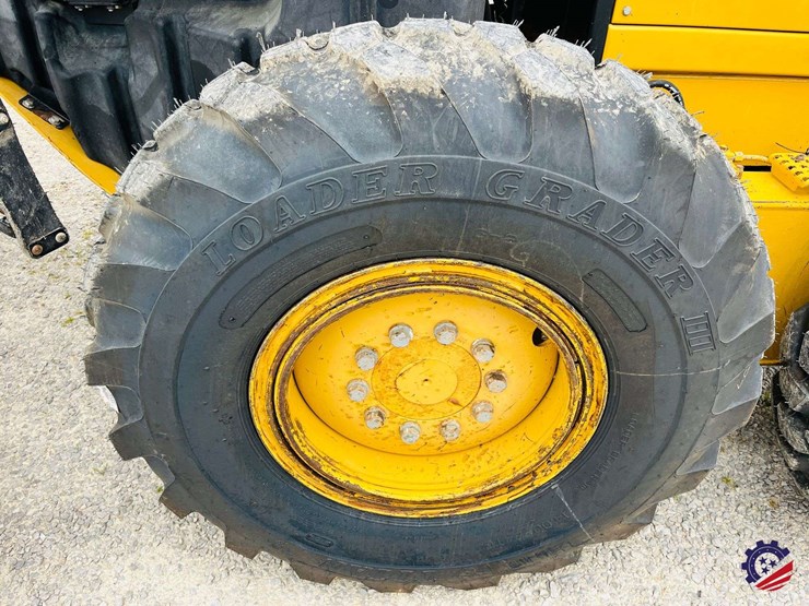 2010-caterpillar-120m-image-18