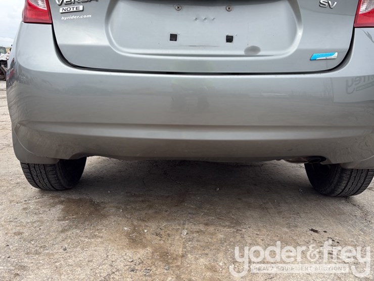 2015-nissan-versa-image-18