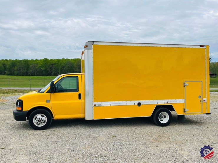 2009-gmc-savana-s/a-enclosed-roadside-service-truck-image-2