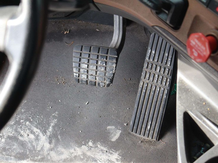 2018-freightliner-cascadia-126-image-31