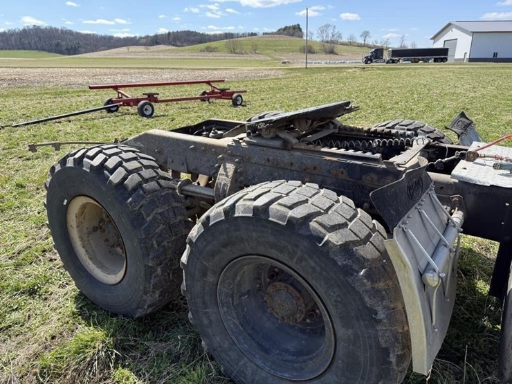 1996-peterbilt-385-image-7