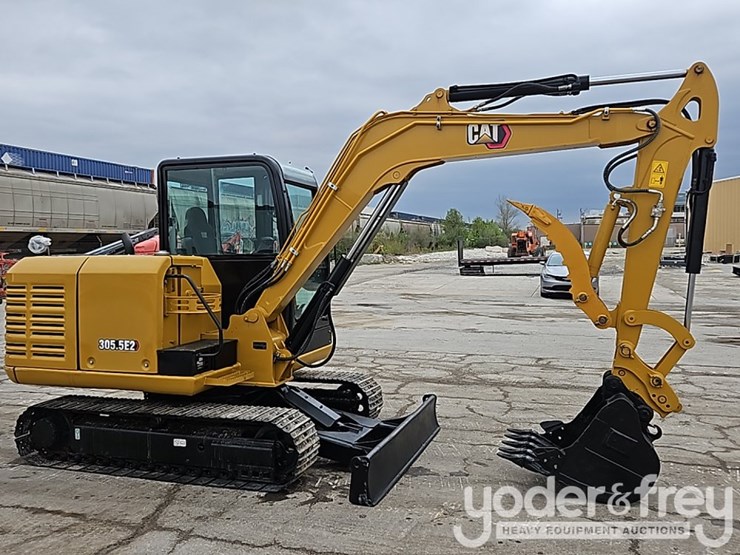 2018-caterpillar-305.5-image-24