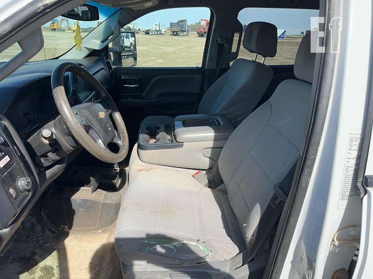 2018-chevrolet-3500-image-9