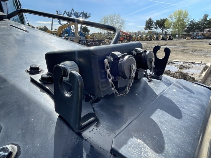 2021-caterpillar-d2-image-25