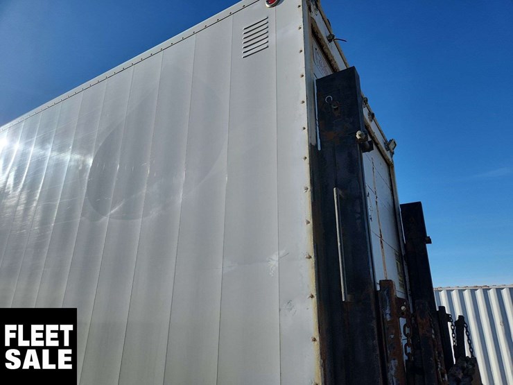 2005-peterbilt-385-image-39