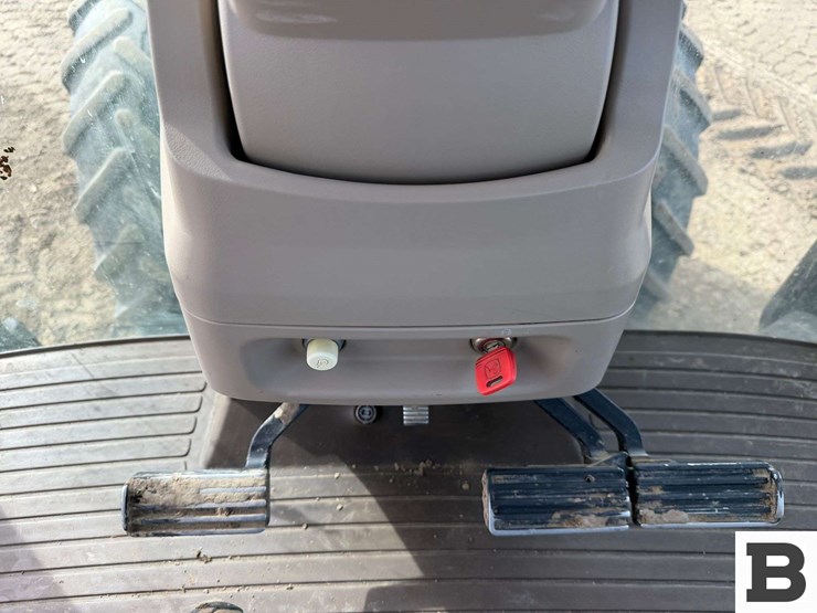 2011-john-deere-8310r-image-68