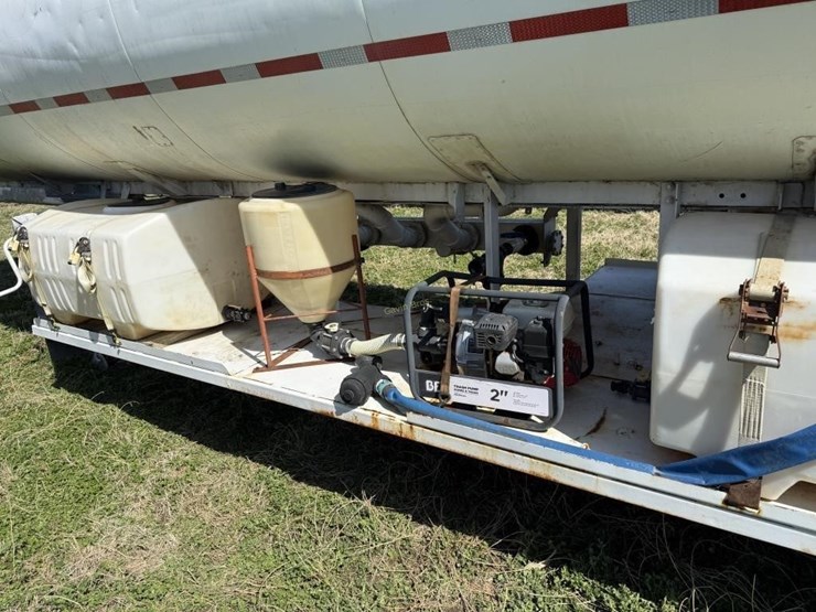 1974-heil-40'-semi-tanker-trailer-image-16