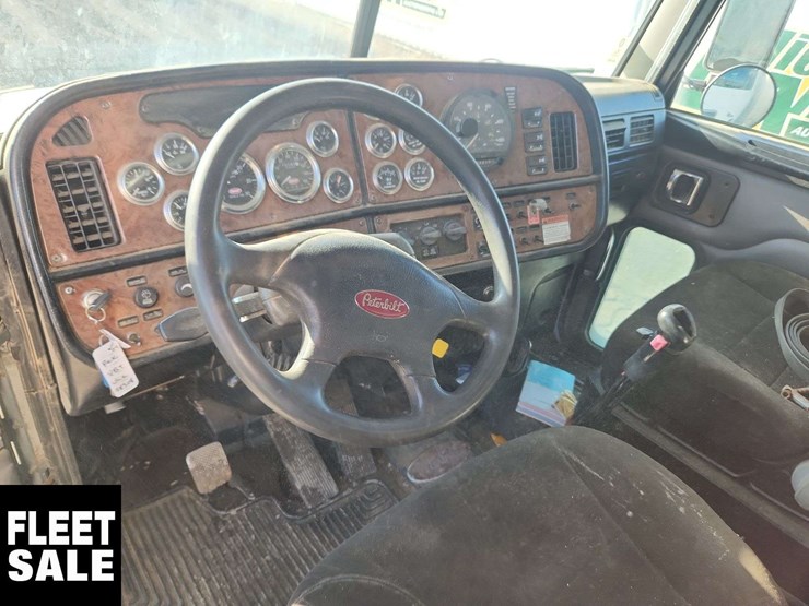 2005-peterbilt-385-image-19