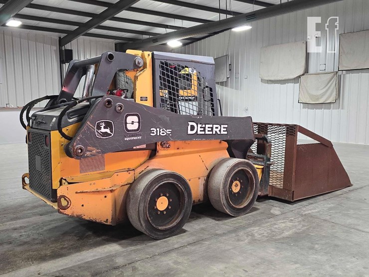 2015-deere-318e-image-3