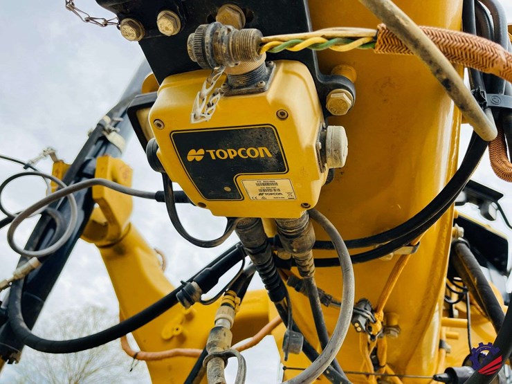 2010-caterpillar-120m-image-51