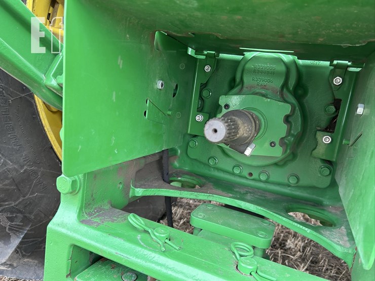 2014-john-deere-8320r-image-36
