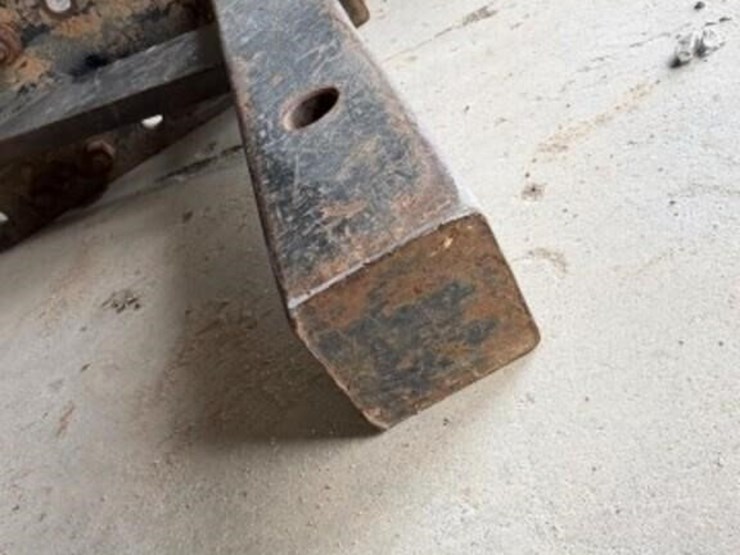 2-5/16"-ball-/-pintle-receiver-hitch-image-2