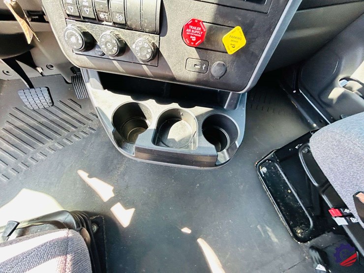 2024-international-lt62f-t/a-truck-tractor-image-103