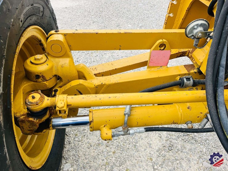 2010-caterpillar-120m-image-31