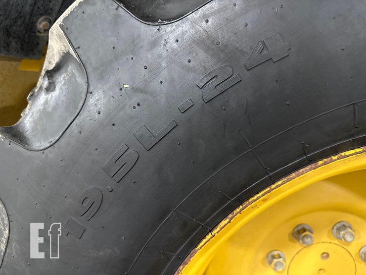 2001-caterpillar-420d-image-38