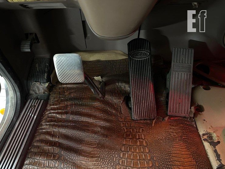 2008-peterbilt-386-image-16