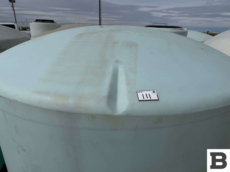 1550-gallon-round-poly-fertilizer-tank-image-3