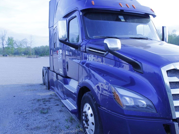 2018-freightliner-cascadia-126-image-44