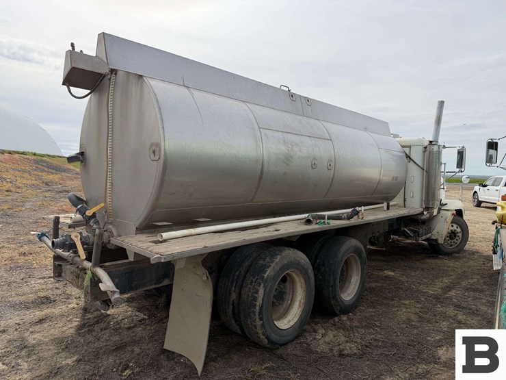 freightliner-tank-truck---non-running-truck-image-11