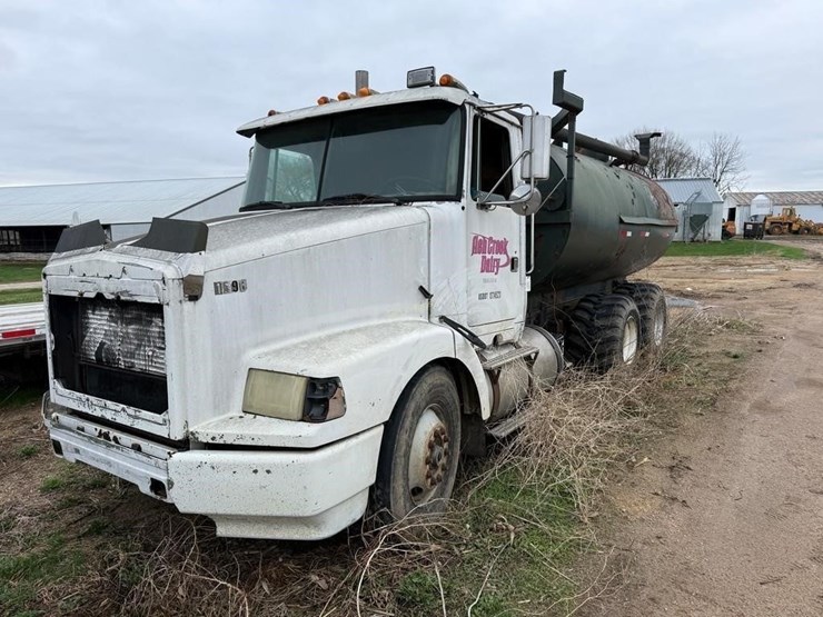 1988-white-gmc-volvo-manure-truck-image-1