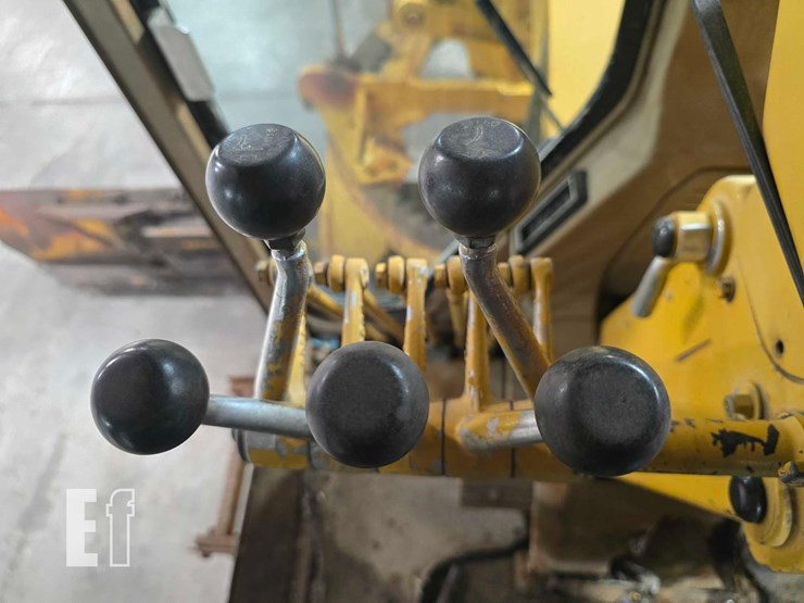 1989-caterpillar-120g-image-17