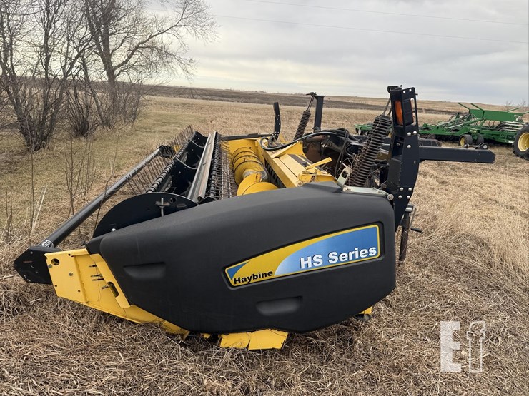 new-holland-tv140-image-56