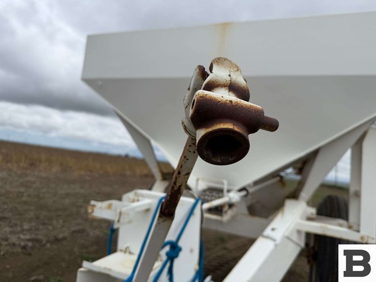 willmar-high-lander-fertilizer-spreader-image-10