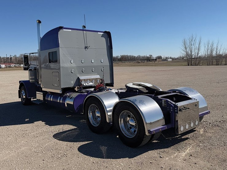 2024-peterbilt-389-image-2