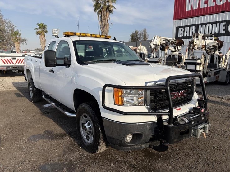 2012-gmc-sierra-2500-image-2