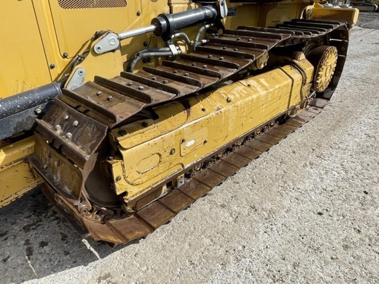 2021-caterpillar-d2-image-11