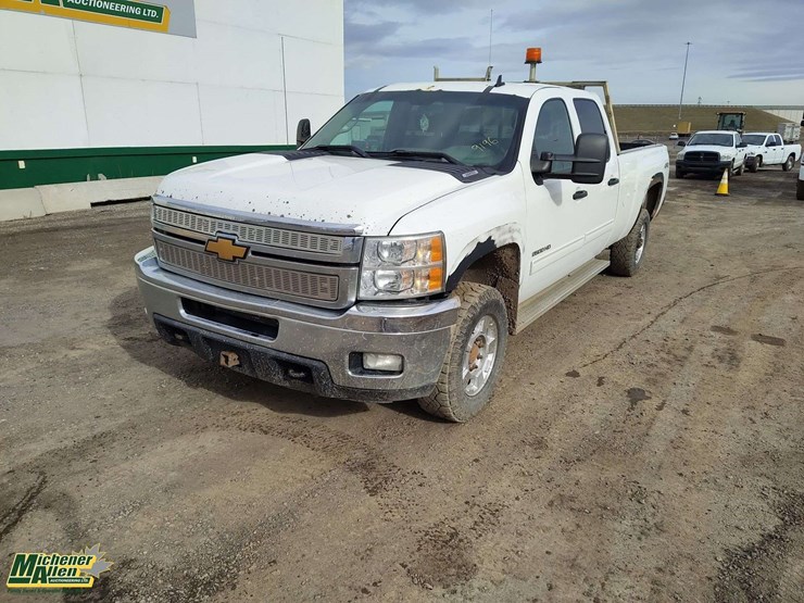 2012-chevrolet-silverado-2500hd-image-1