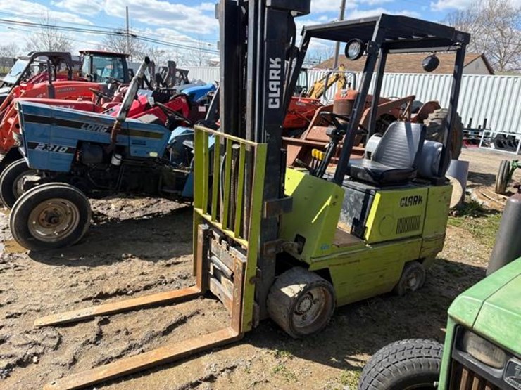 clark-gcs17-forklift-image-2