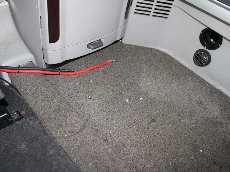 2019-peterbilt-579-image-35