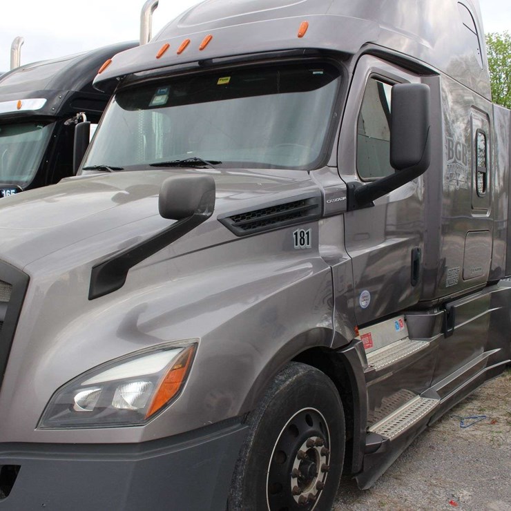 2020 FREIGHTLINER CASCADIA 126