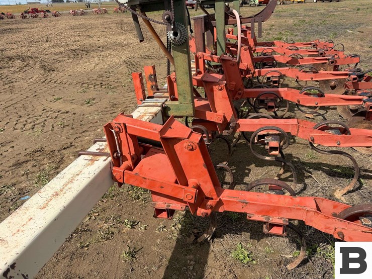 6-row-s-tine-cultivator-image-14