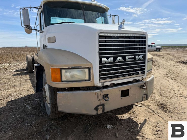 2000-mack-ch612-image-8