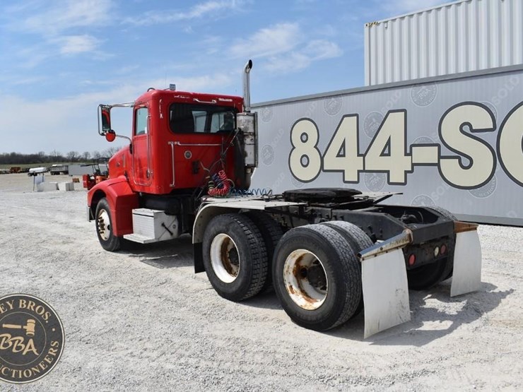 2005-peterbilt-385-image-5